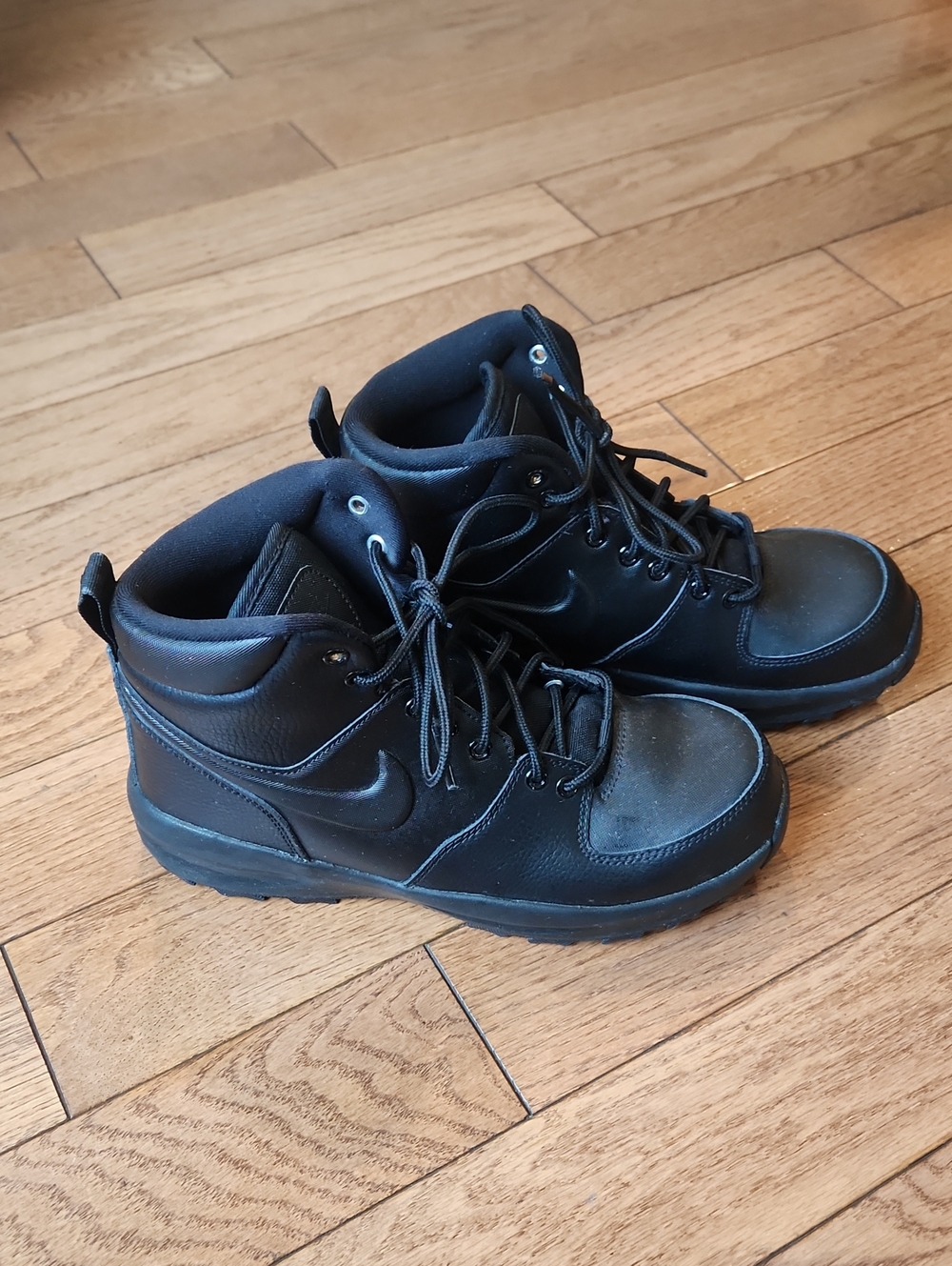 Nike Manoa Boots, Size 7
